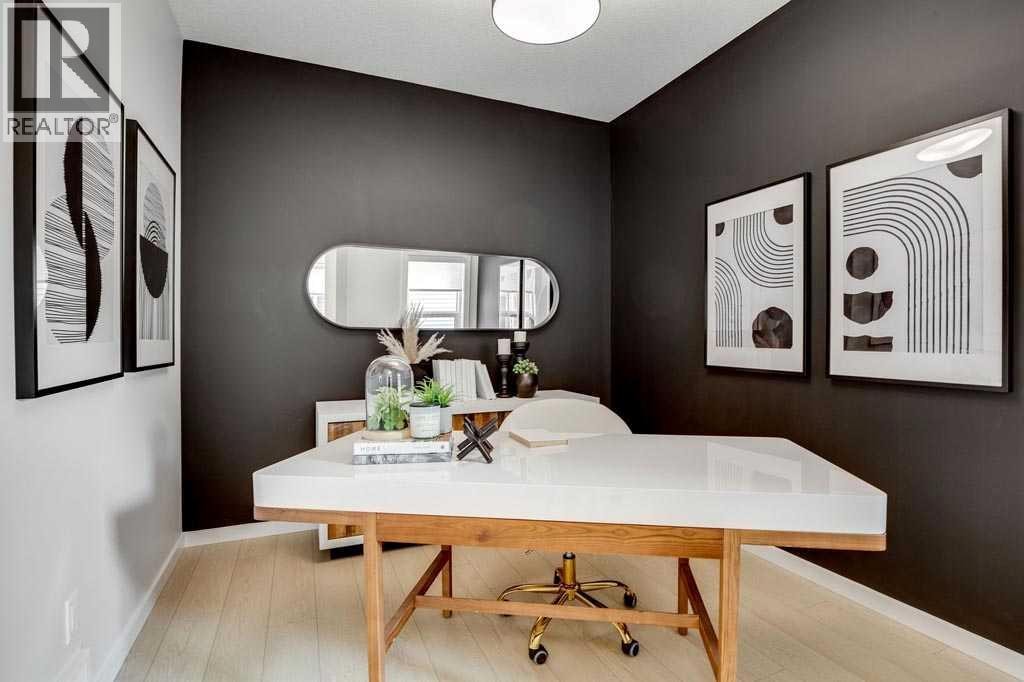 102 Rochester Crescent NW — photo 3