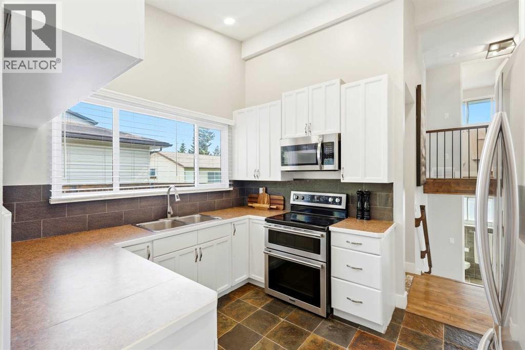 2516 63 Avenue SW — photo 11