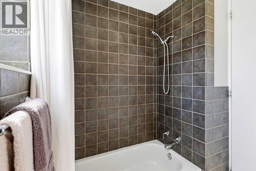 2516 63 Avenue SW — photo 28