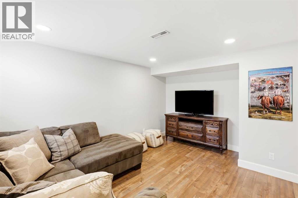 2516 63 Avenue SW — photo 30