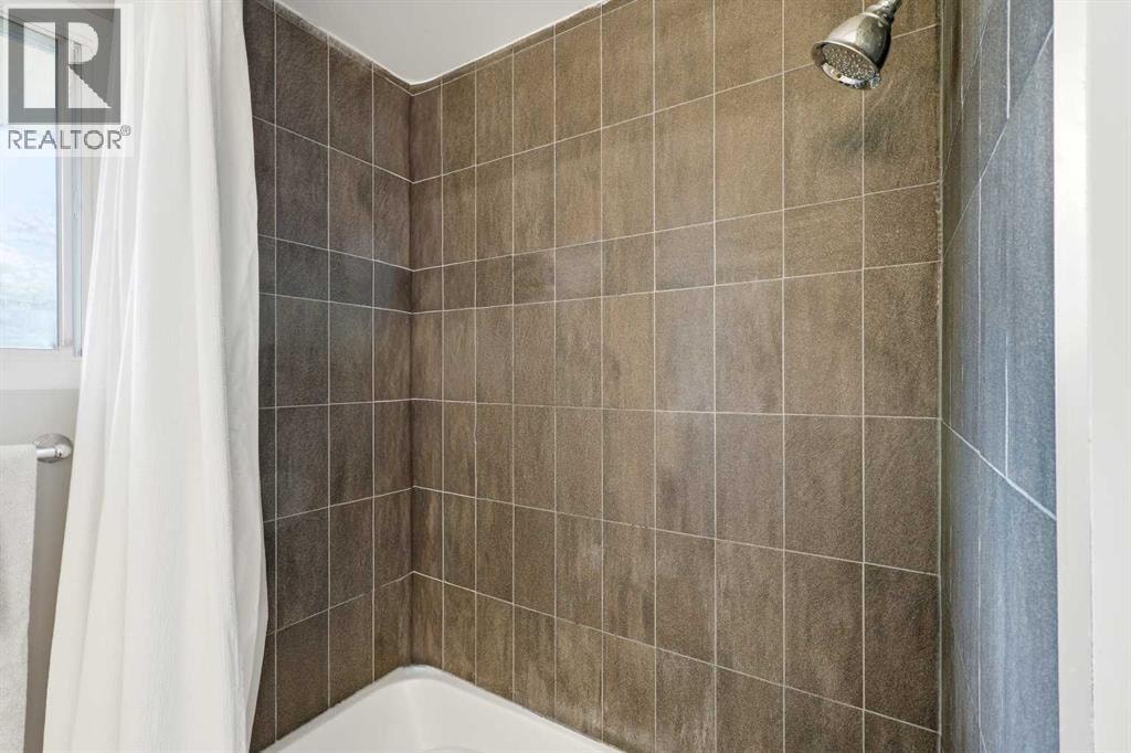 2516 63 Avenue SW — photo 22