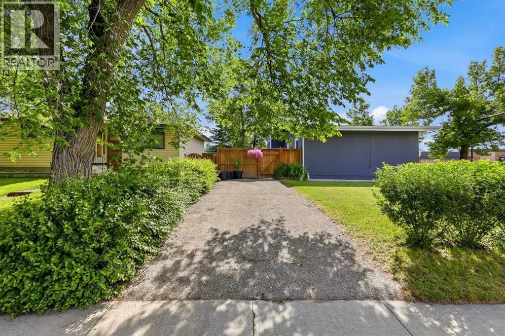 2516 63 Avenue SW — photo 39
