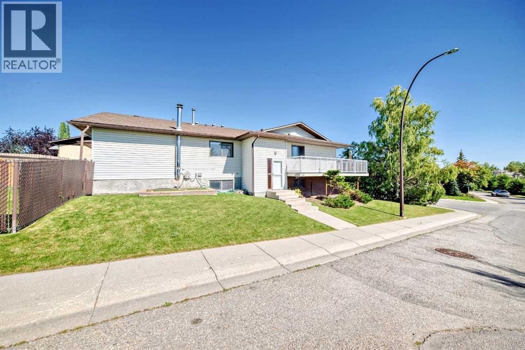 131 Ranchlands Court NW — photo 46