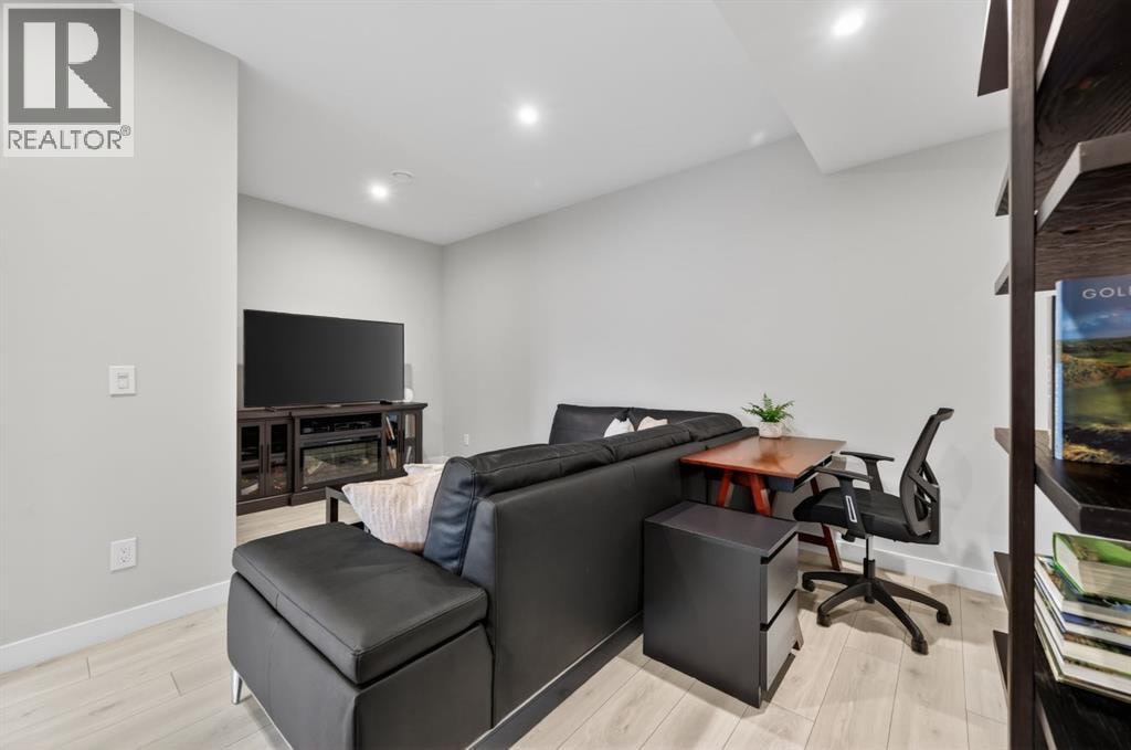 3088 85 Street SW — photo 28