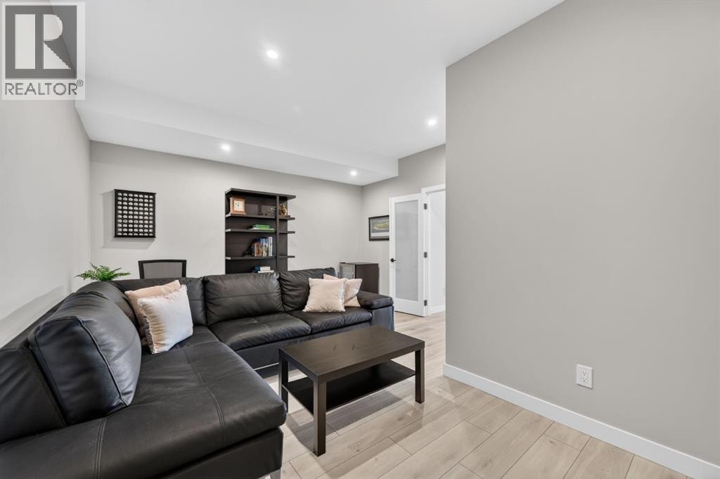 3088 85 Street SW — photo 24