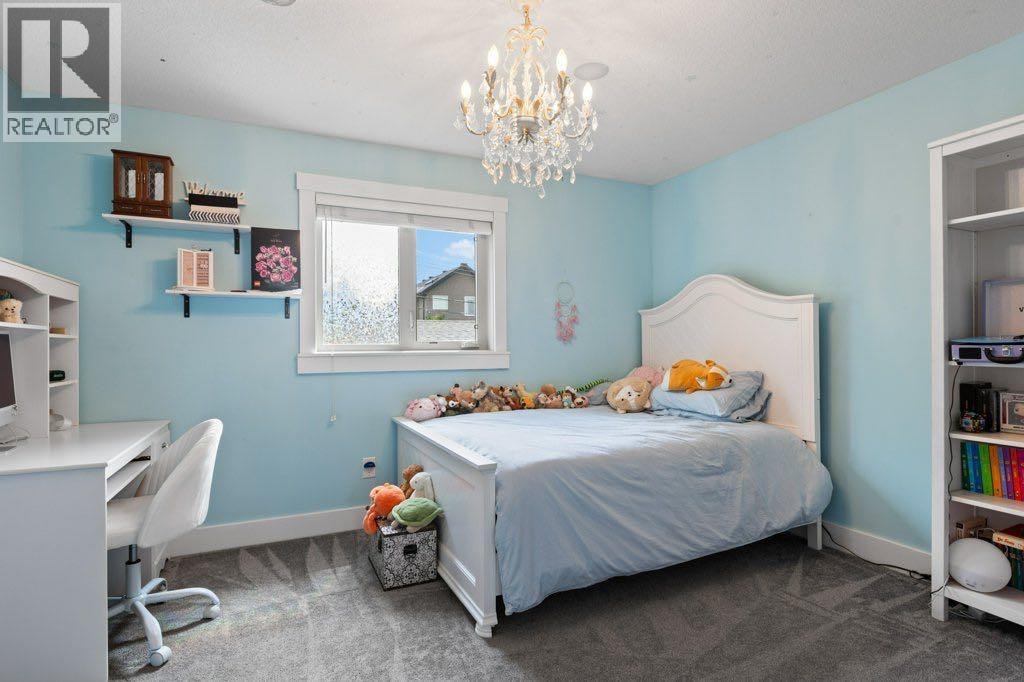 2113 21 Avenue SW — photo 16