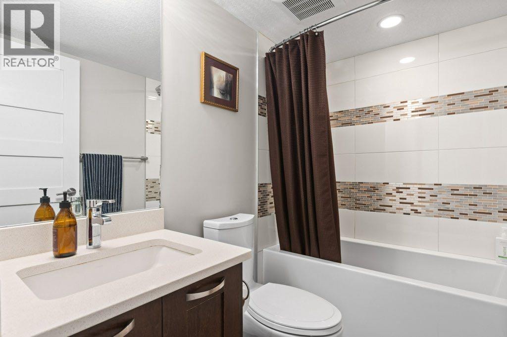 2113 21 Avenue SW — photo 33