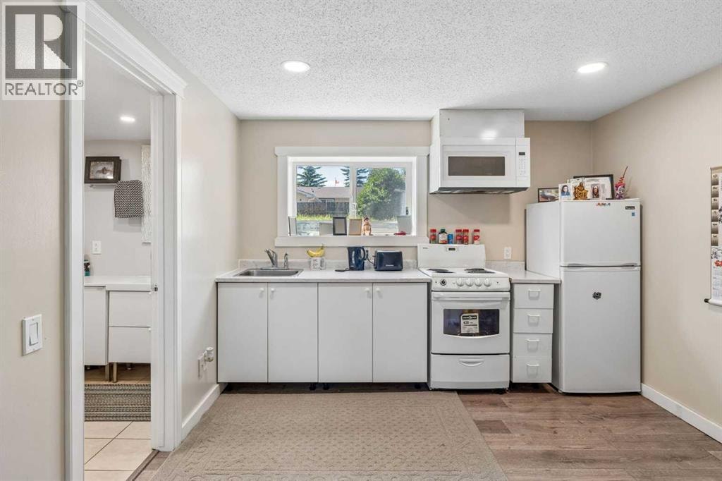2411 51 Street NE — photo 21