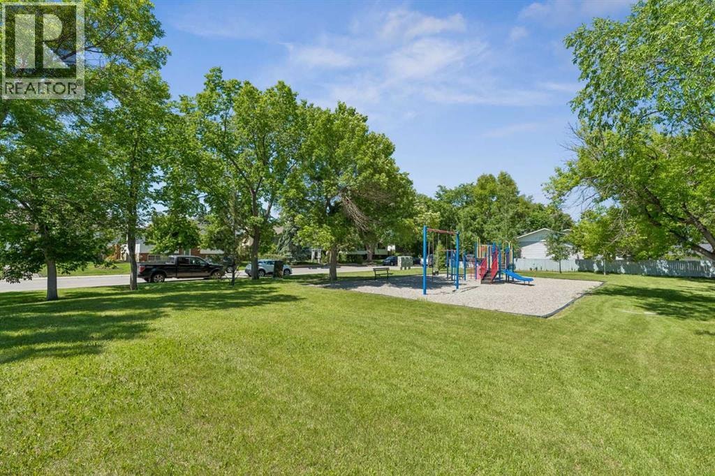 2411 51 Street NE — photo 33