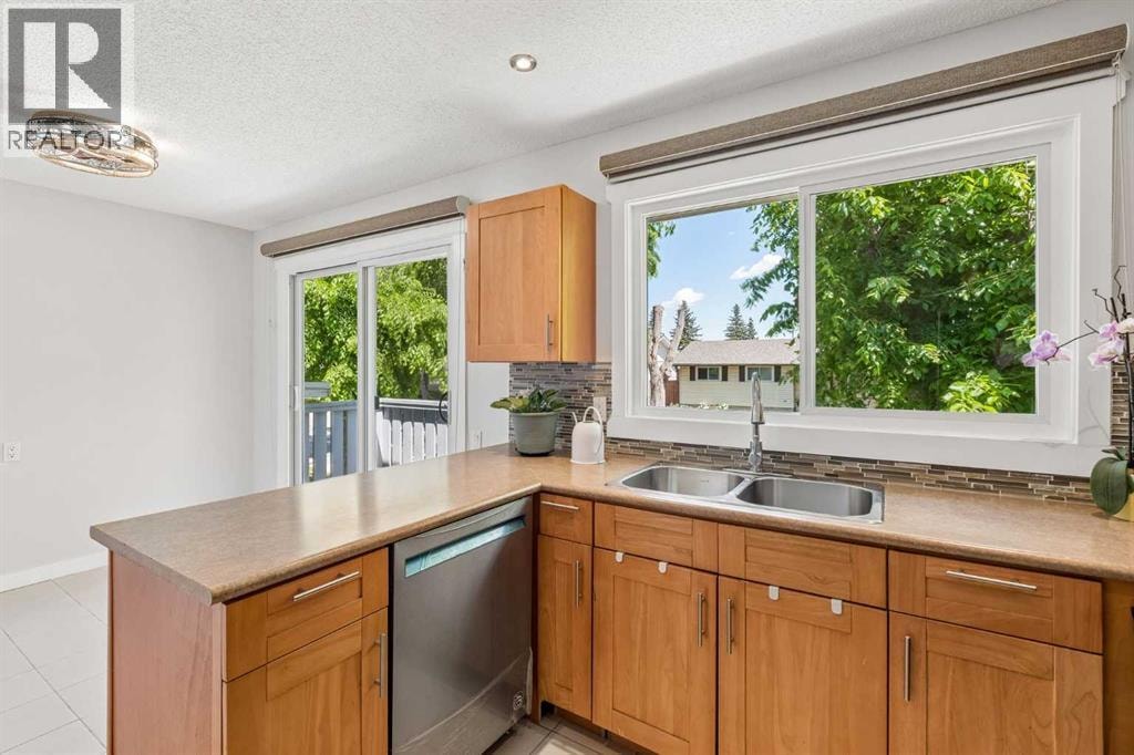 2411 51 Street NE — photo 10