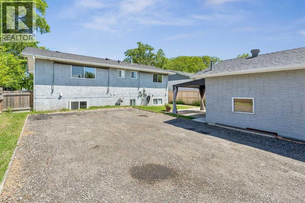 2411 51 Street NE — photo 32