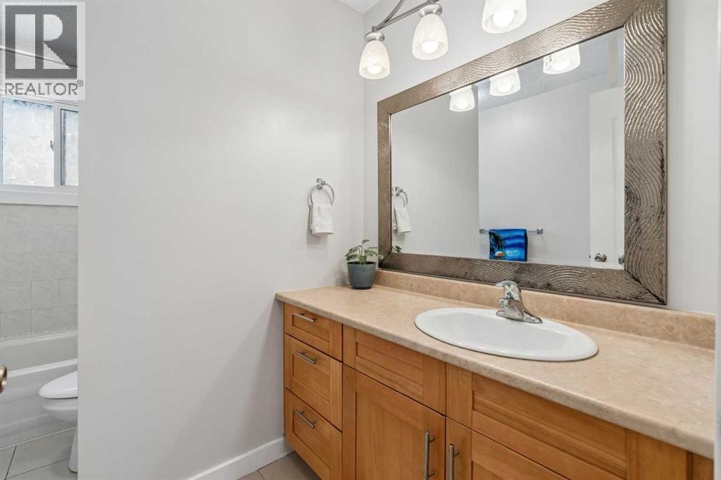 2411 51 Street NE — photo 15