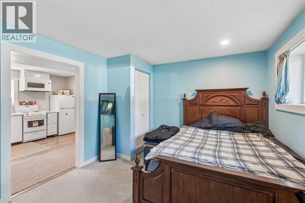 2411 51 Street NE — photo 24