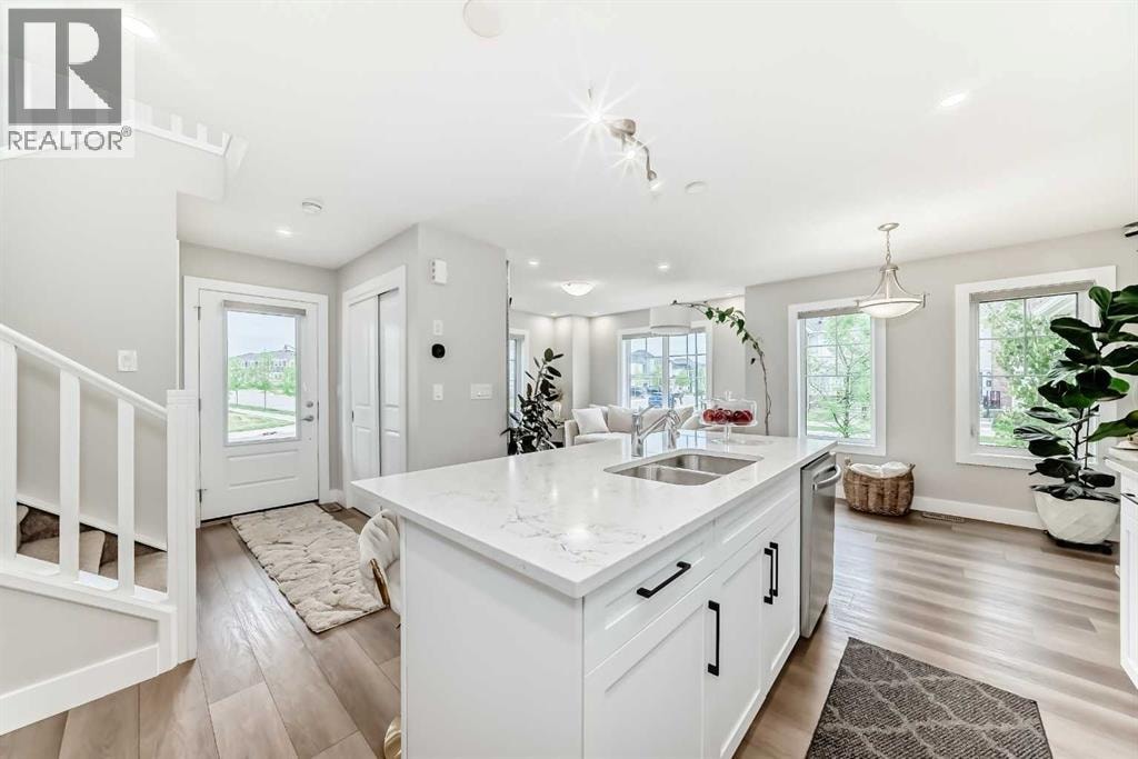 8 Yorkville Link SW — photo 5
