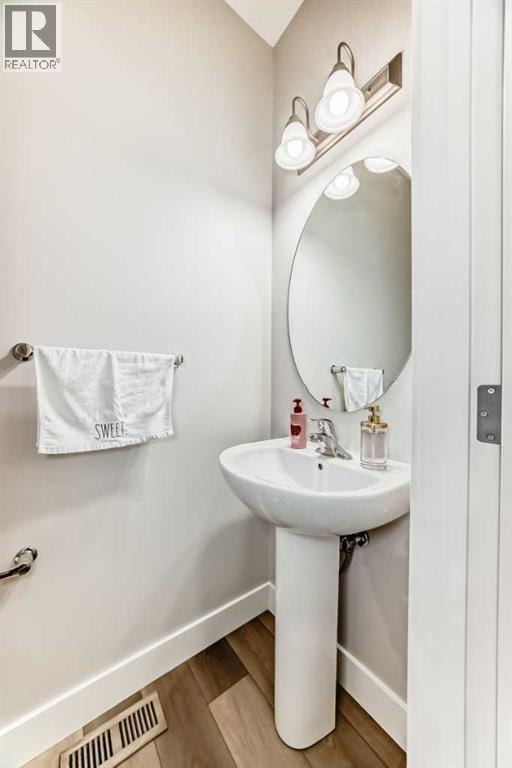 8 Yorkville Link SW — photo 10
