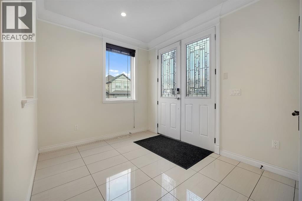 40 Baywater Court SW — photo 2