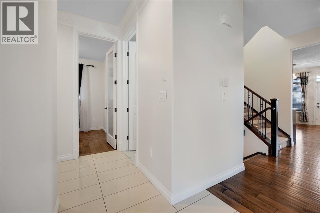40 Baywater Court SW — photo 4