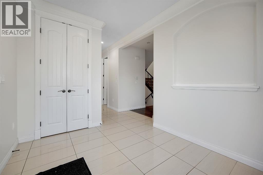 40 Baywater Court SW — photo 3