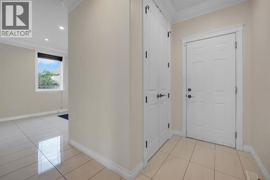 40 Baywater Court SW — photo 5