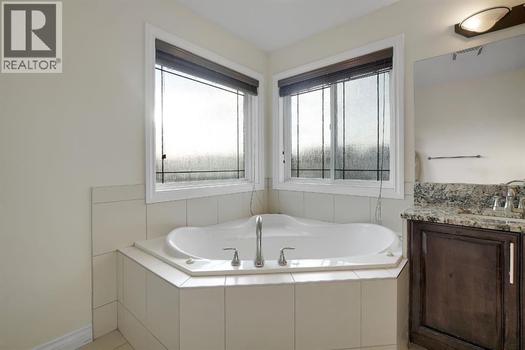 40 Baywater Court SW — photo 32