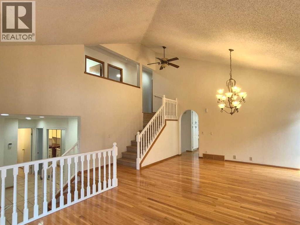 7 Suncastle Crescent SE — photo 4