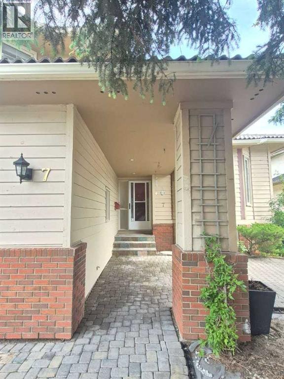 7 Suncastle Crescent SE — photo 2