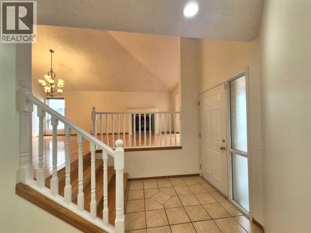 7 Suncastle Crescent SE — photo 3