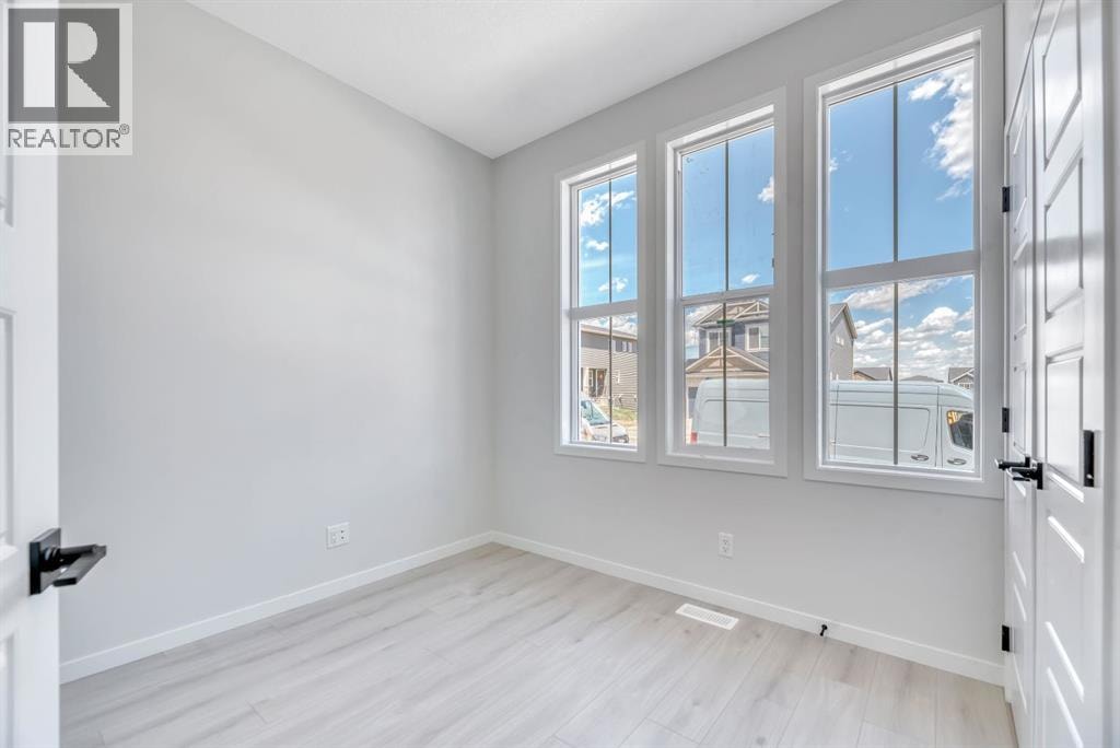 292 Marmot Grove NW — photo 9