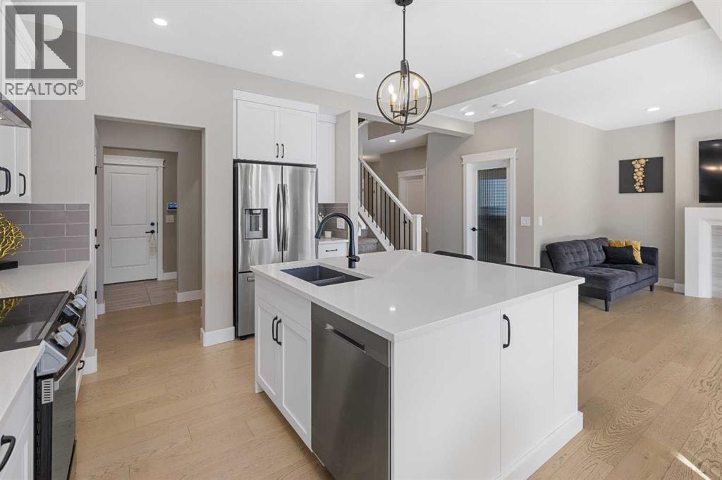 1595 Baywater Street SW — photo 8