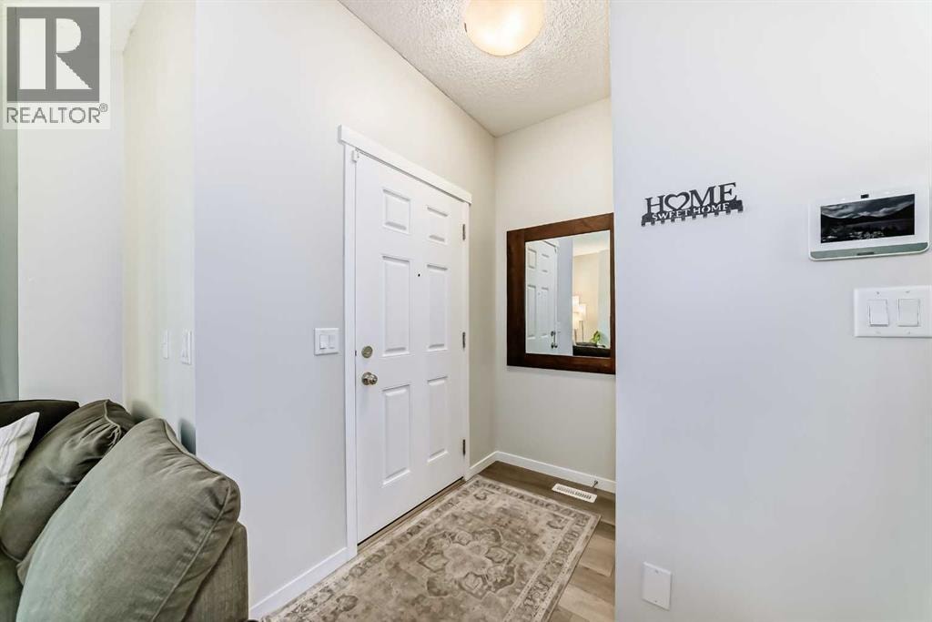 151 Copperpond Rise SE — photo 4