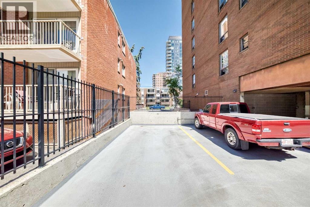 804, 1323 15 Avenue SW — photo 30