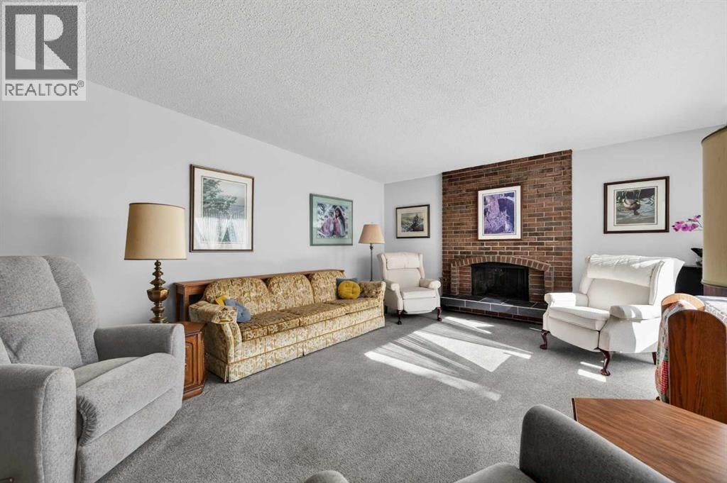 6451 70 Street NW — photo 9
