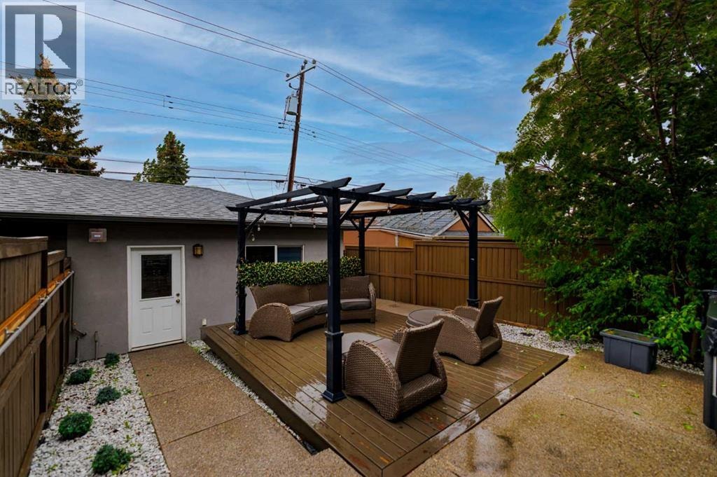2430 28 Avenue SW — photo 41