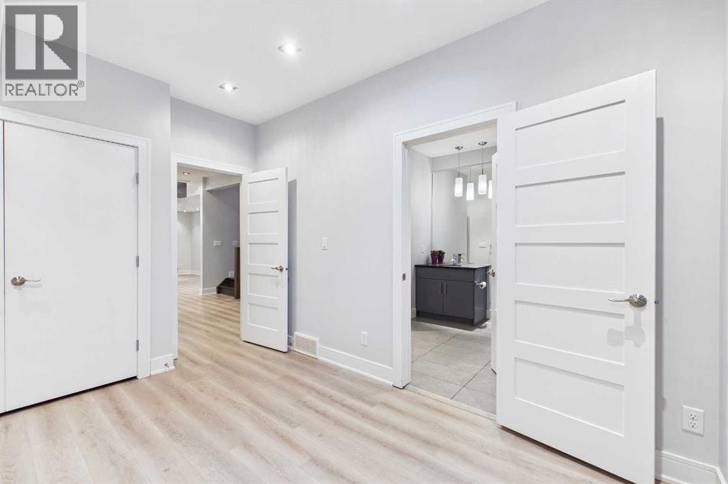 2430 28 Avenue SW — photo 39