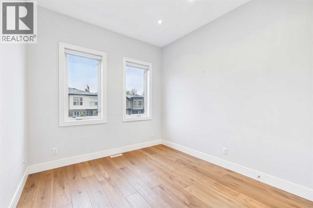2430 28 Avenue SW — photo 28