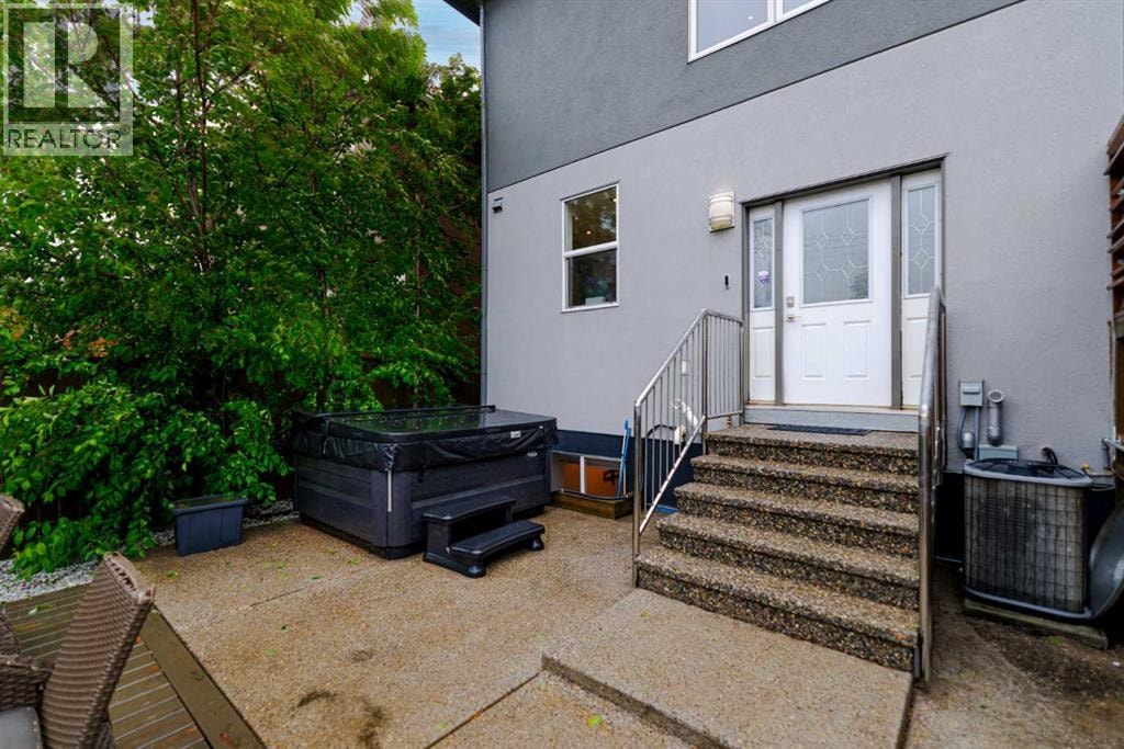 2430 28 Avenue SW — photo 43