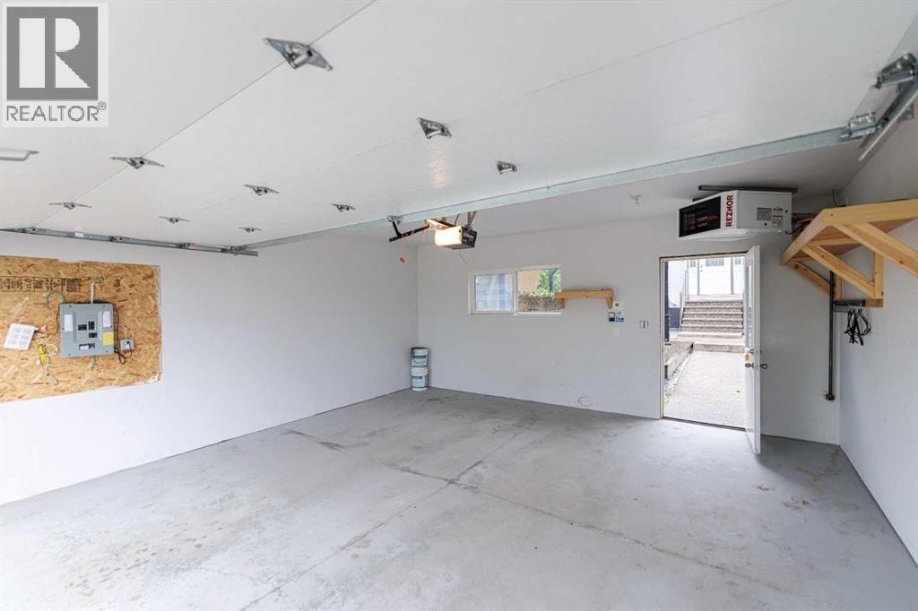 2430 28 Avenue SW — photo 44