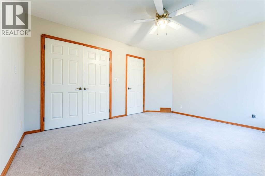 256 43 Avenue NW — photo 21