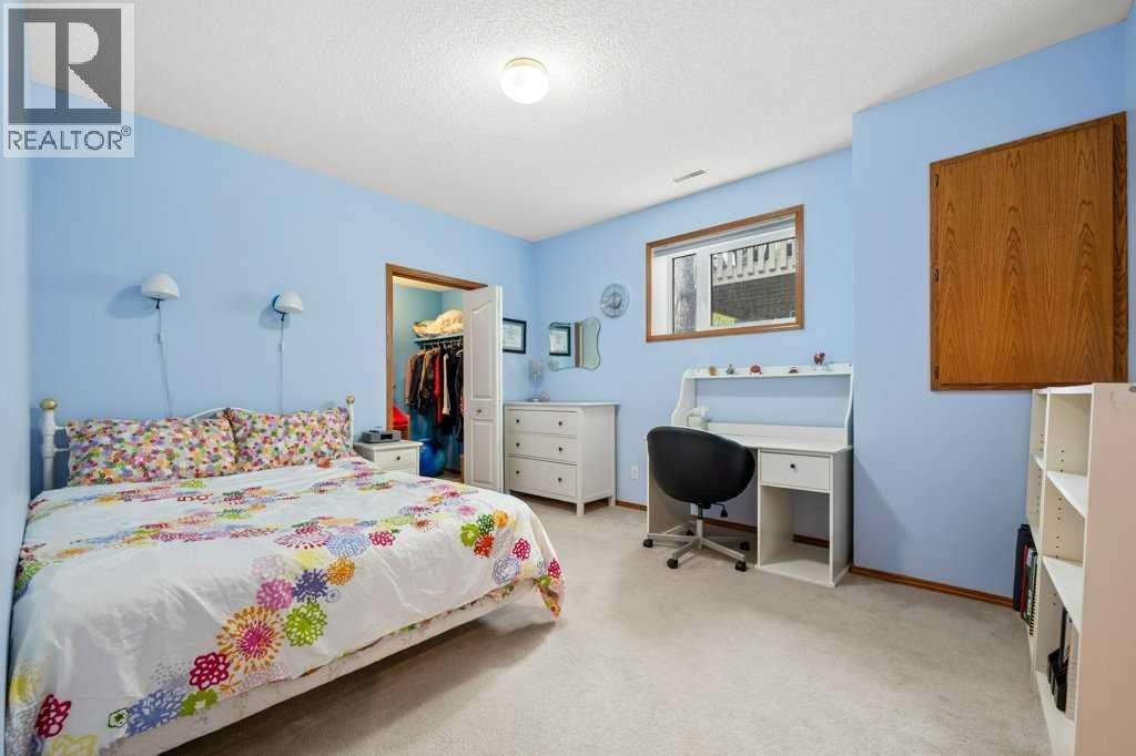 125 Woodpark Close SW — photo 35