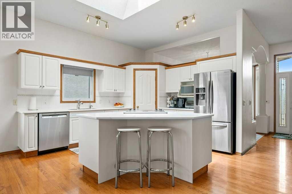 125 Woodpark Close SW — photo 4