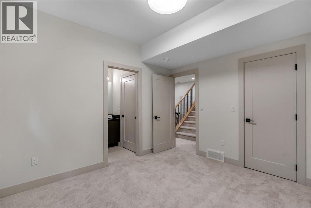 2034 49 Avenue SW — photo 49