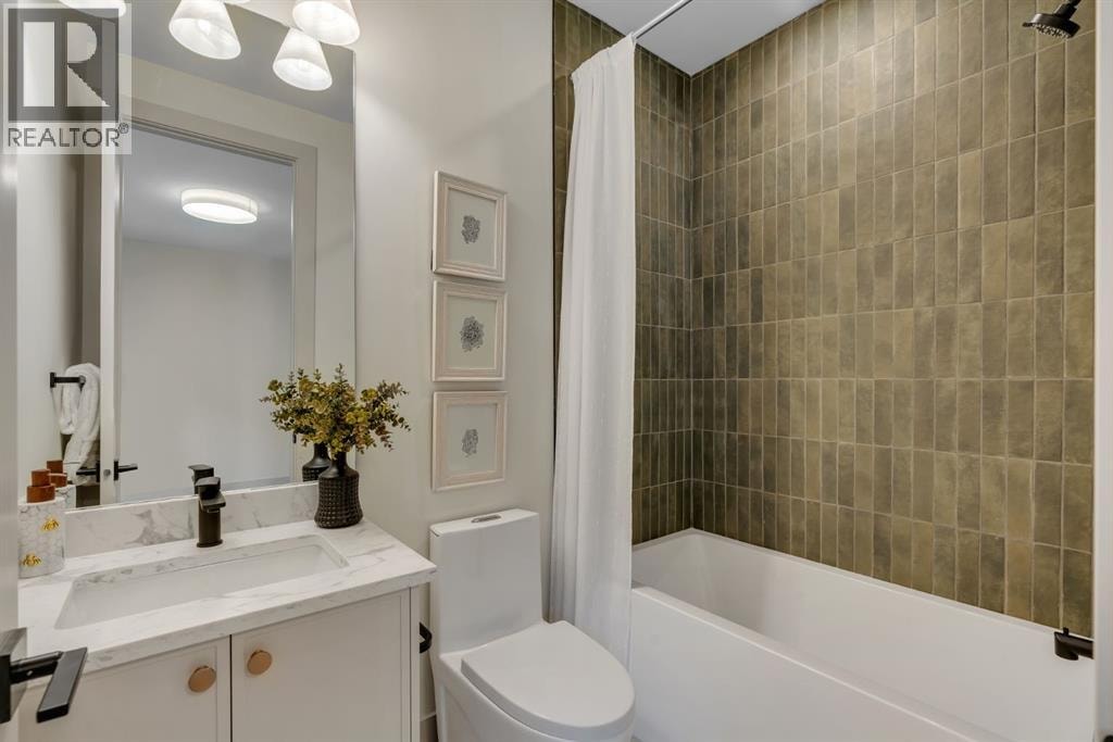 2034 49 Avenue SW — photo 40