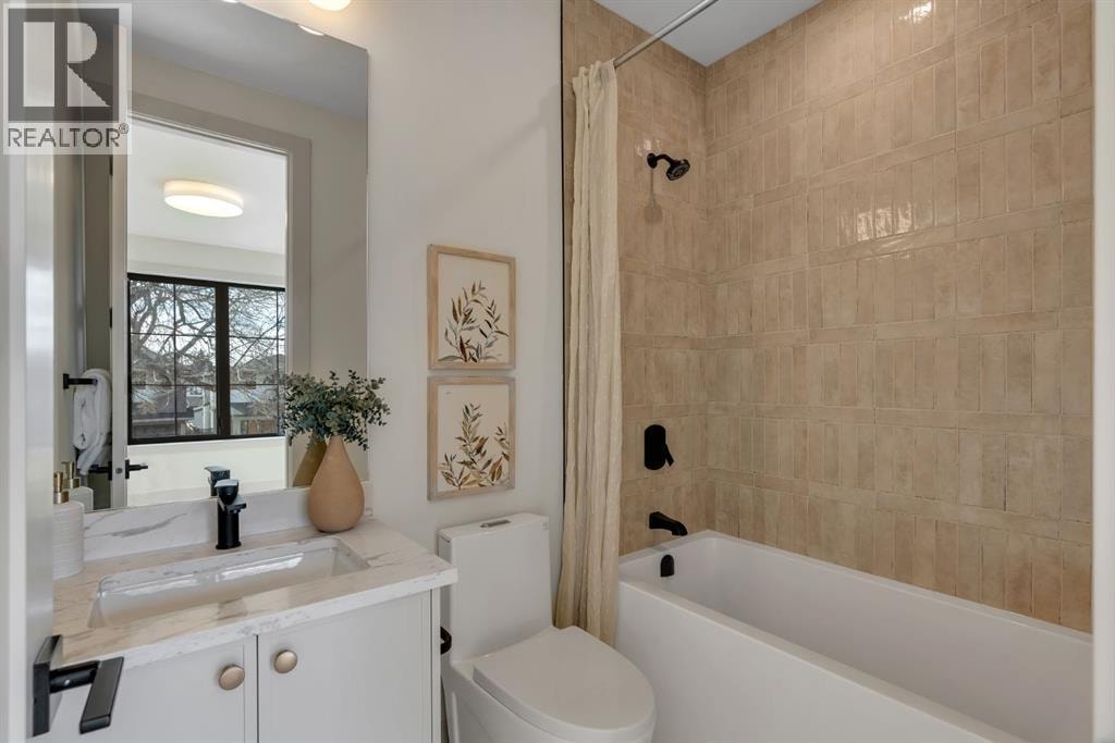 2034 49 Avenue SW — photo 37