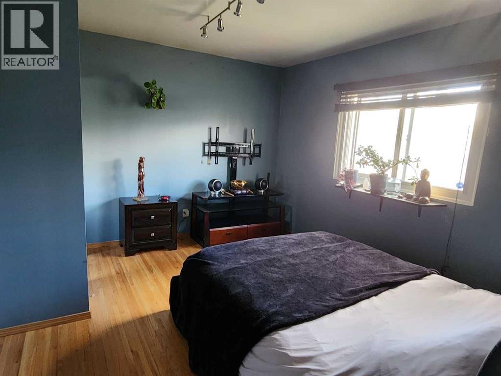 7304 5 Street SW — photo 7