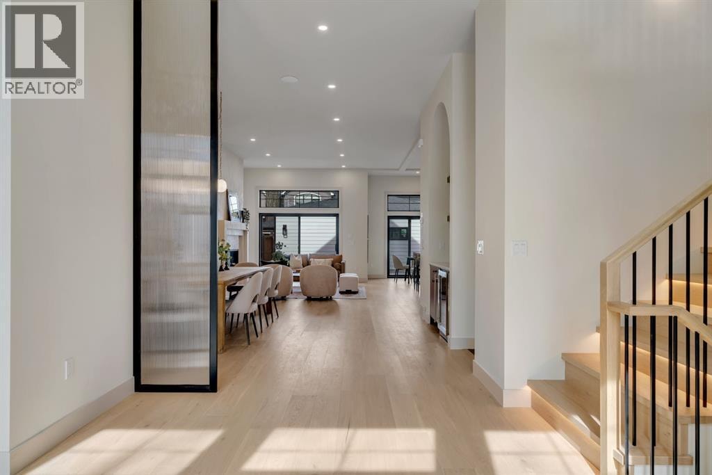 2034 49 Avenue SW — photo 3