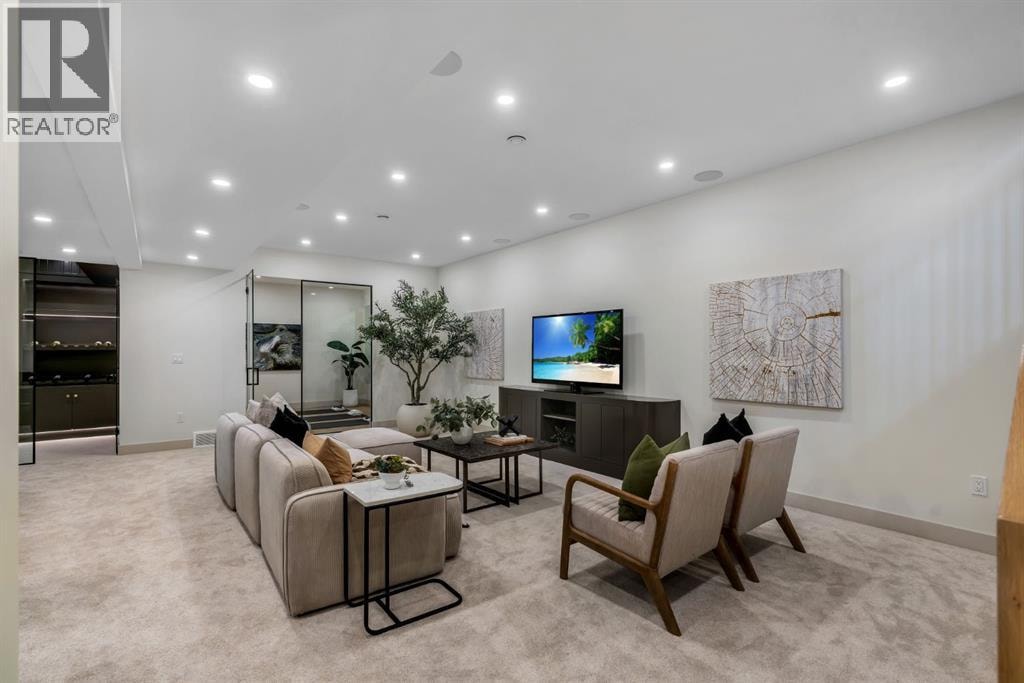 2034 49 Avenue SW — photo 44