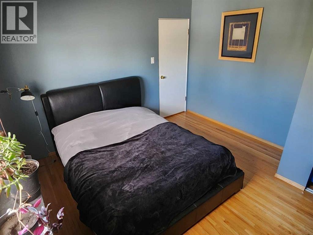 7304 5 Street SW — photo 8