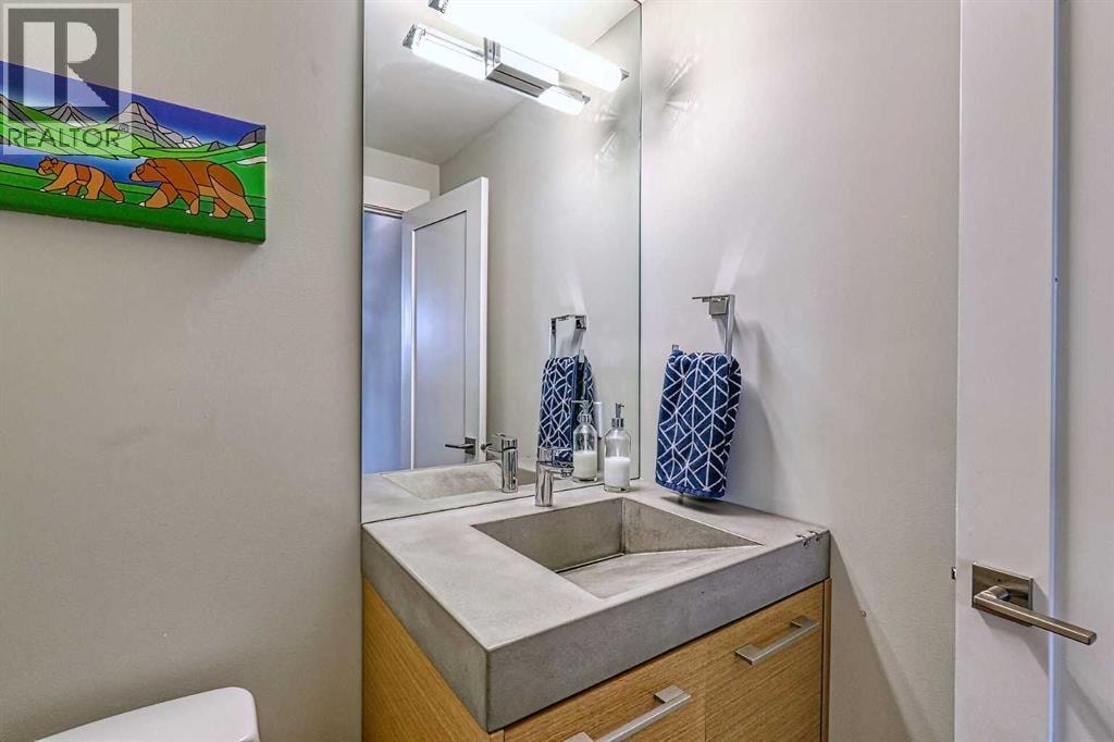 2418 24A Street SW — photo 13