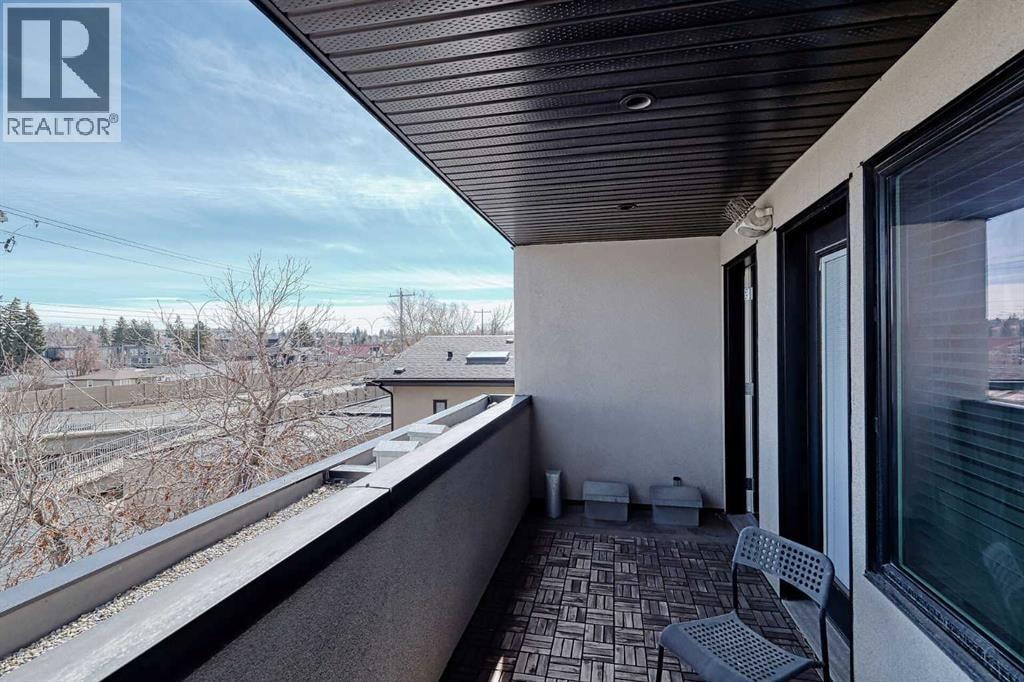 2418 24A Street SW — photo 33