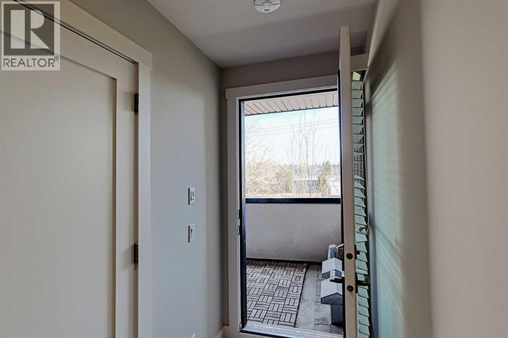 2418 24A Street SW — photo 31
